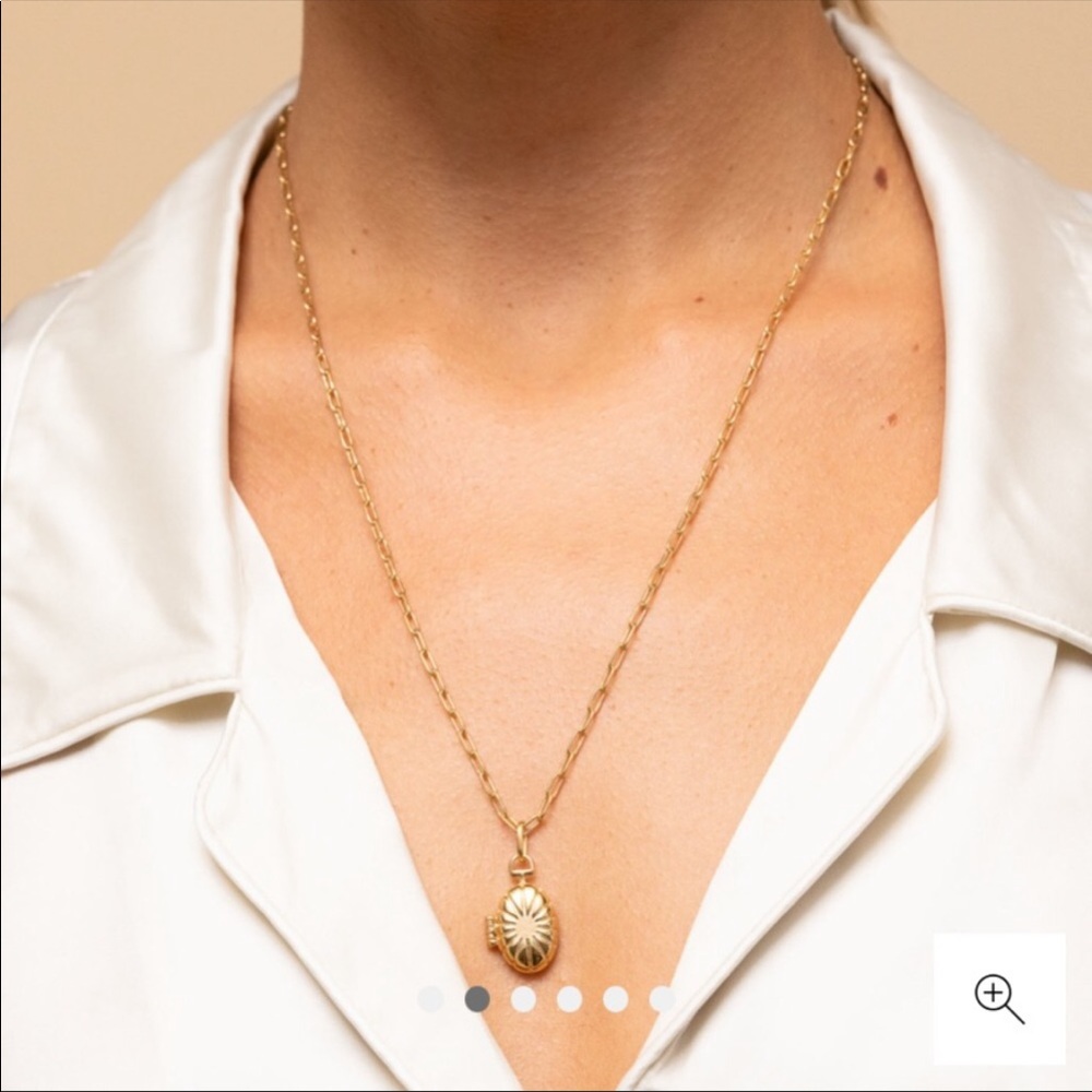 Majuri sunburst good vermeil locket